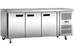 Холодильник-рабочий стол GASTRORAG SNACK 3100 TN ECX -2...+8оС, 375 л, 3 дверцы, 3 полки-решетки с направляющими, столешница без борта, снаружи - нерж.сталь 304/430, внутри - алюминий
